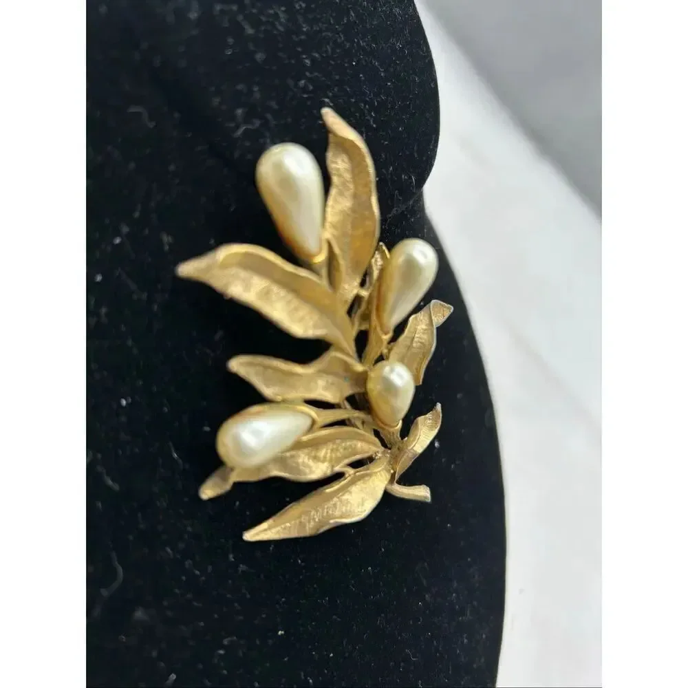 Arthur Pepper Mid-Century Faux Pearl Leaf Brooch Elegant 45 “nature luxe”